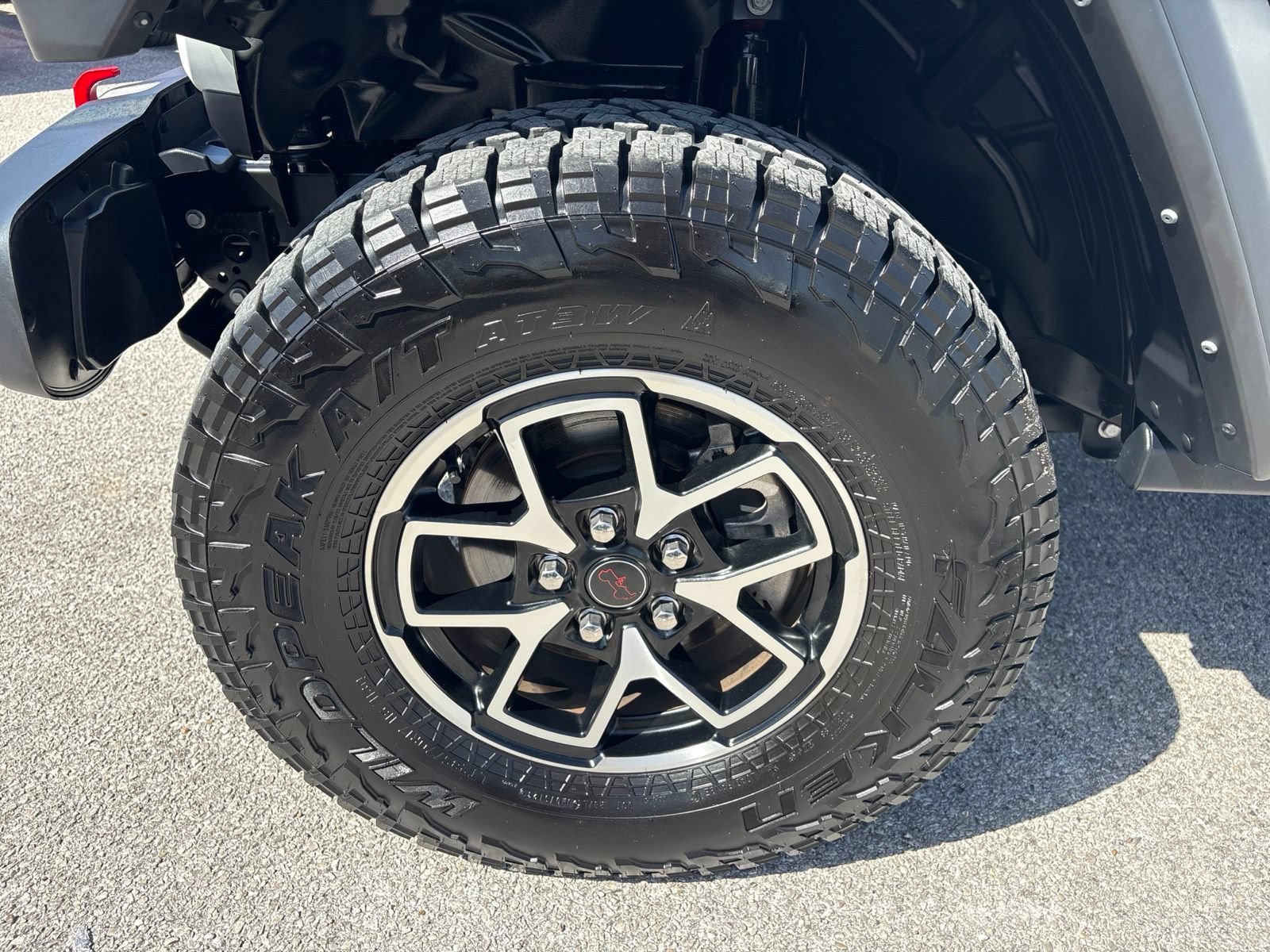 Used 2024 Jeep Gladiator Rubicon w/ Technology Group AWD/4WD image 31