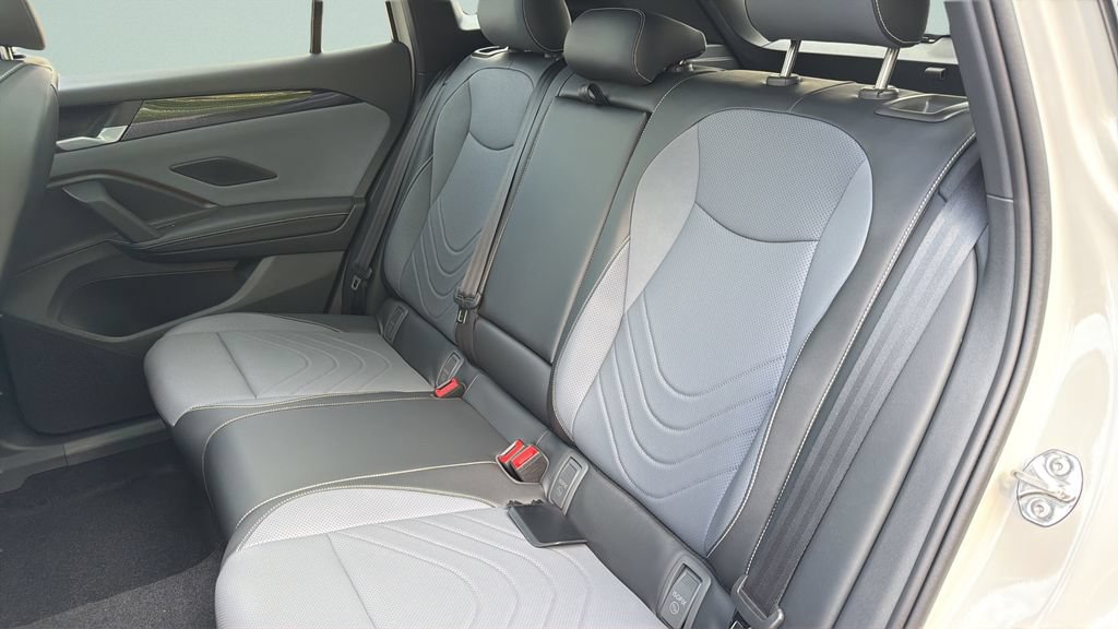 New 2026 Volkswagen Tiguan SE R-Line FWD image 30