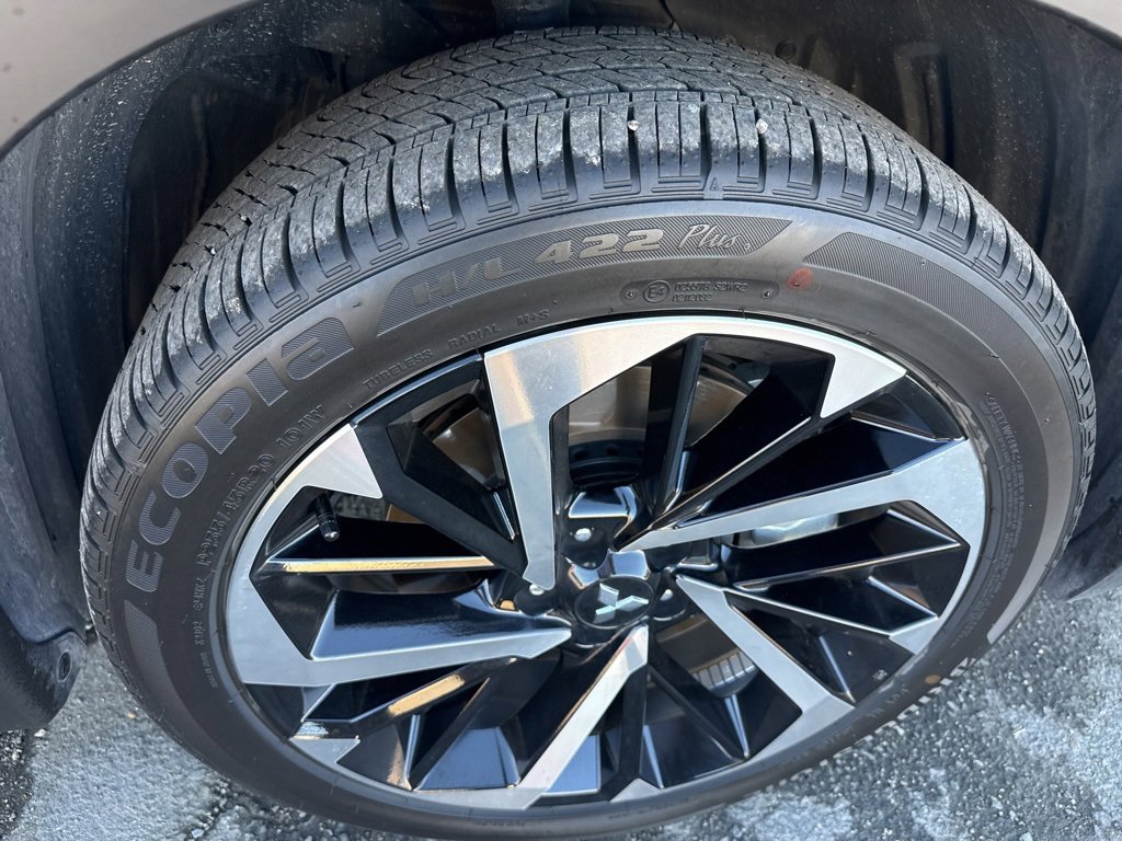 Used 2025 Mitsubishi Outlander SE image 12