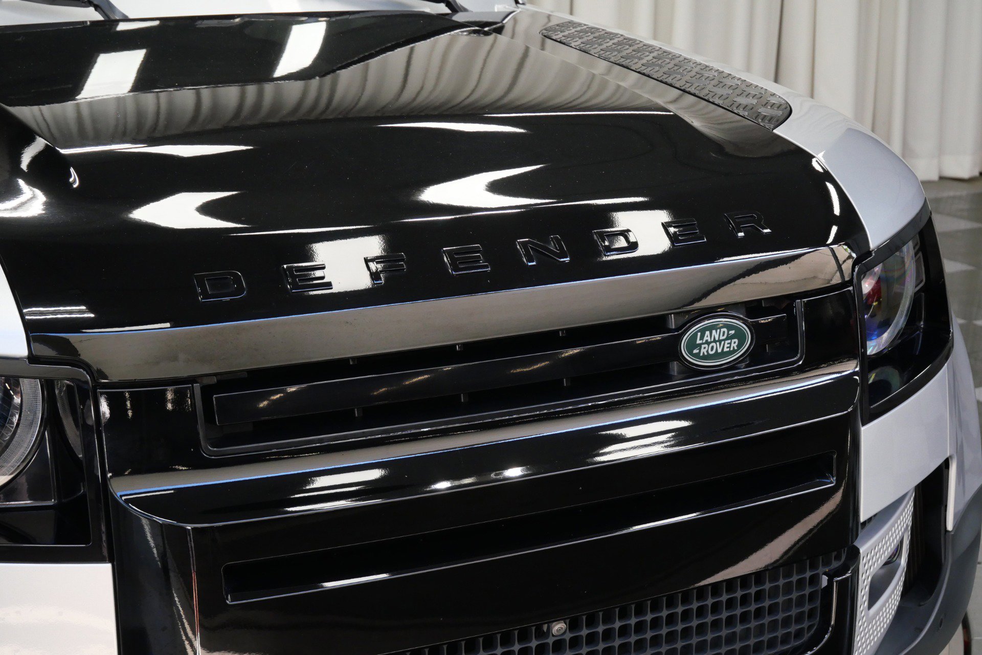 Used 2020 Land Rover Defender 110 First Edition image 37