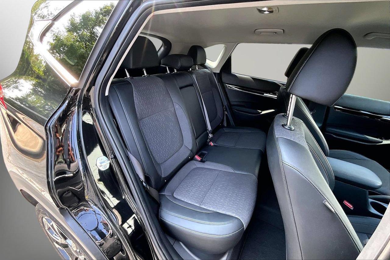 Used 2025 Kia Seltos X-Line AWD/4WD image 23