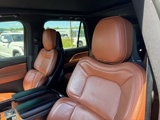 Used 2018 Lincoln Navigator L Reserve w/ Technology Package AWD/4WD image 9