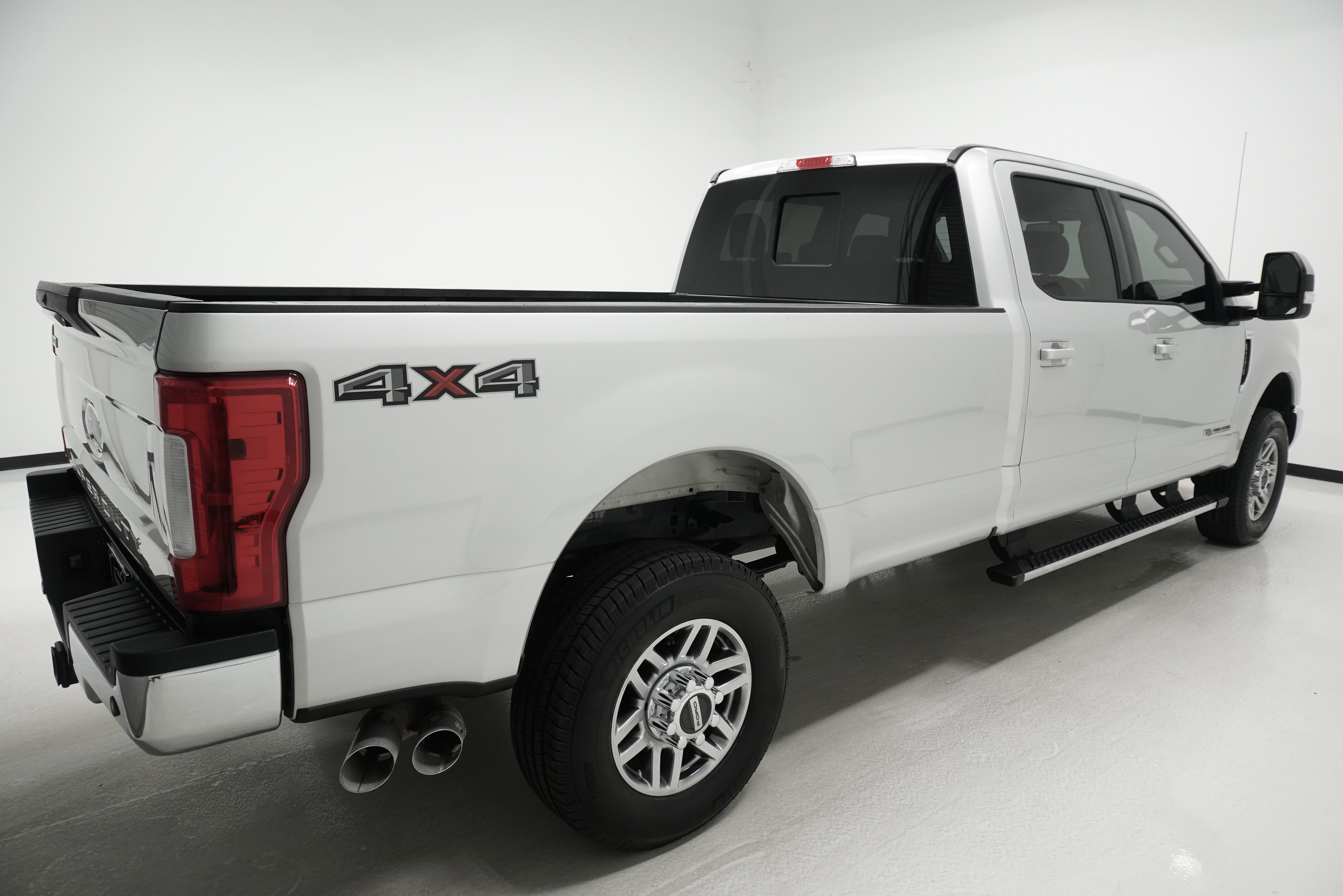 Used 2017 Ford F350 Lariat AWD/4WD image 3