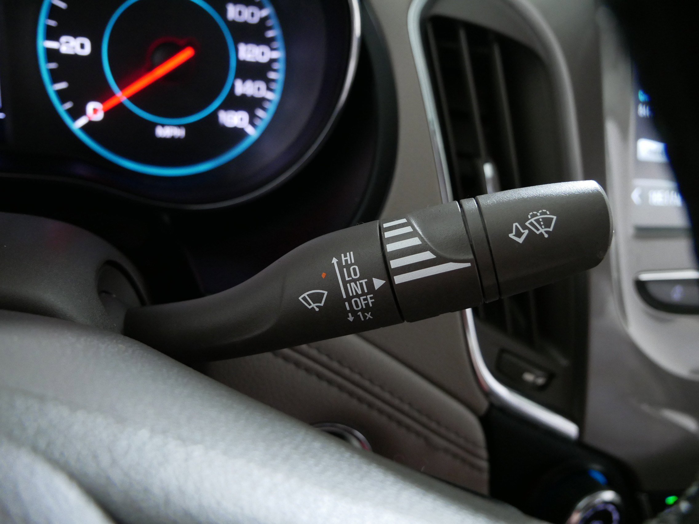 Used 2018 Chevrolet Cruze Premier image 31