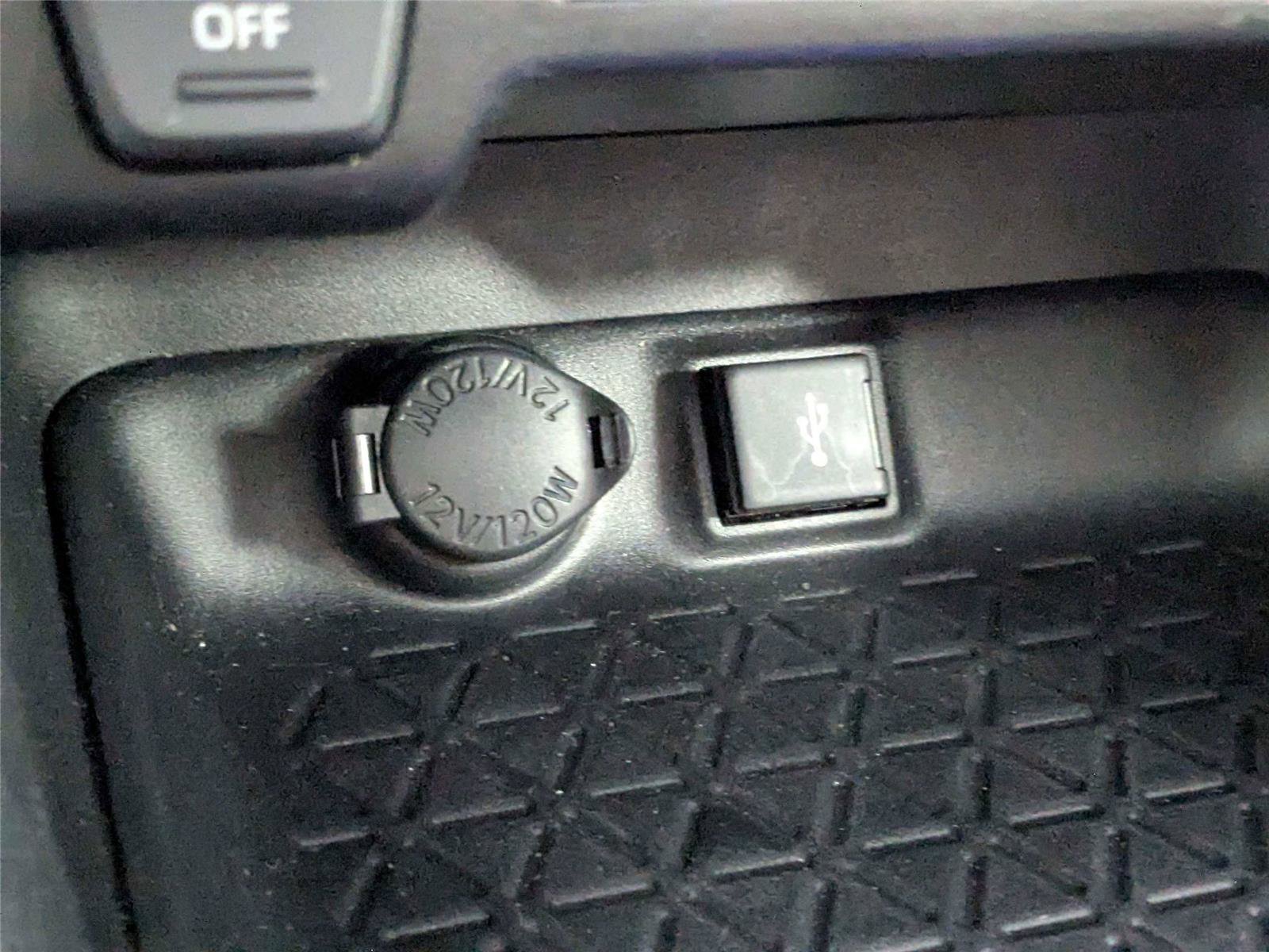 Used 2021 Toyota RAV4 XLE w/ Convenience Package image 24