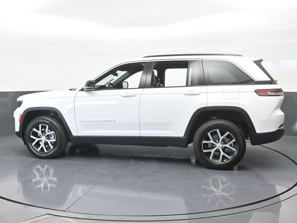 Used 2025 Jeep Grand Cherokee Limited image 3