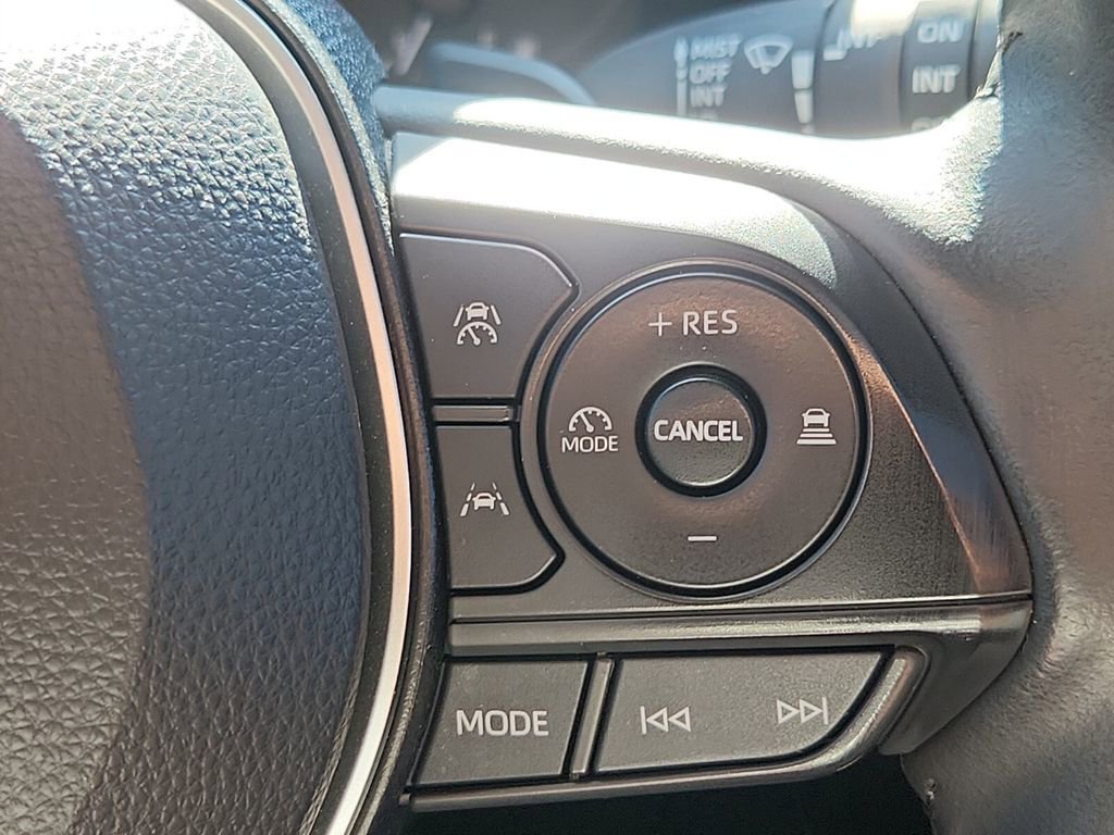 Used 2024 Toyota Corolla Cross SE image 28