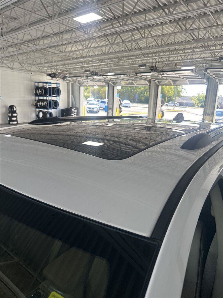 Used 2020 Jeep Grand Cherokee Overland AWD/4WD image 9