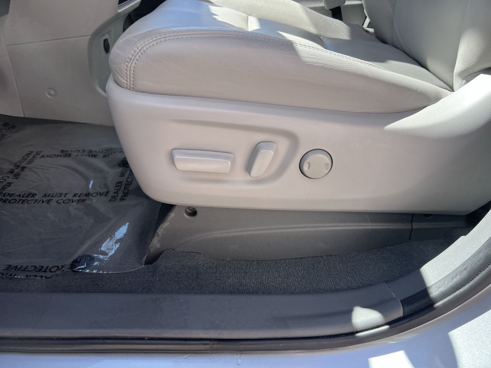 Used 2020 Toyota Sienna XLE w/ XLE Navigation Package FWD image 14