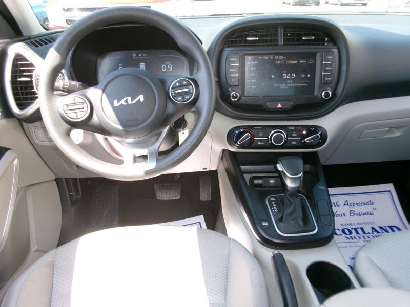 Used 2025 Kia Soul LX FWD image 8