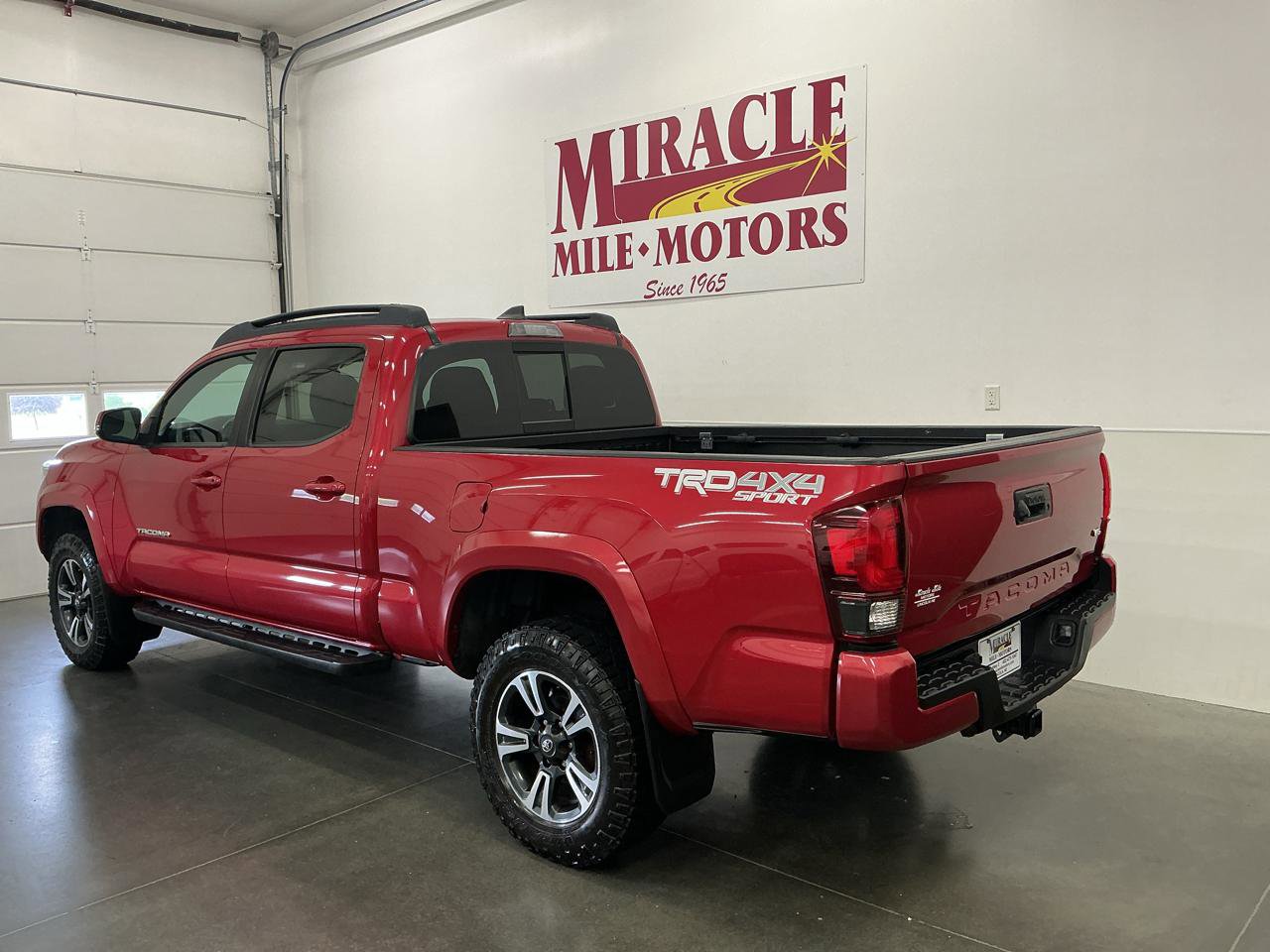 Used 2019 Toyota Tacoma SR5 AWD/4WD image 4