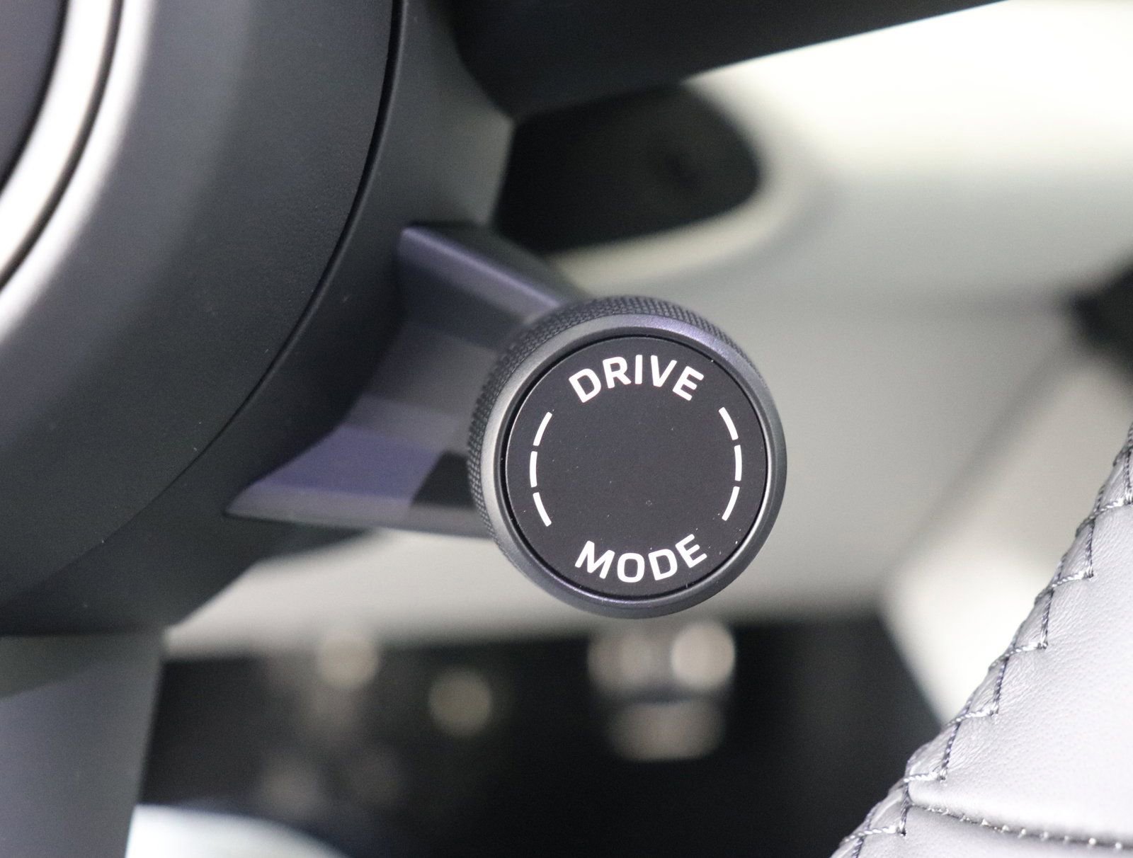 Used 2025 Porsche Macan 4S Electric image 37