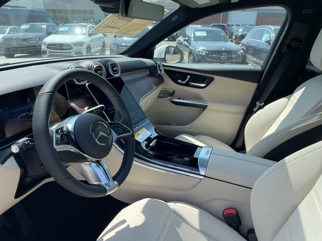 Used 2025 Mercedes-Benz GLC 300 4MATIC image 12