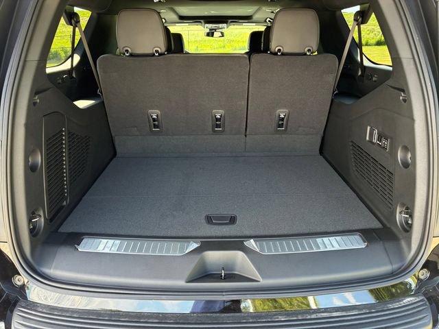 New 2026 Chevrolet Suburban RST w/ RST Capability Package AWD/4WD image 16