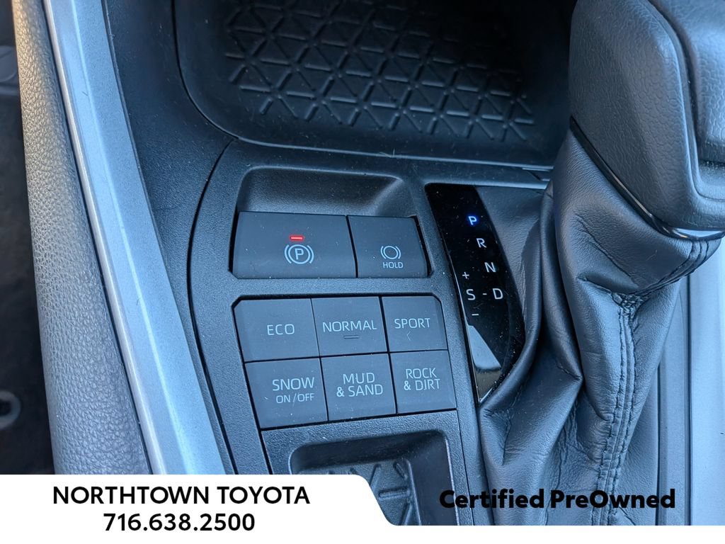 Used 2025 Toyota RAV4 XLE AWD/4WD image 19
