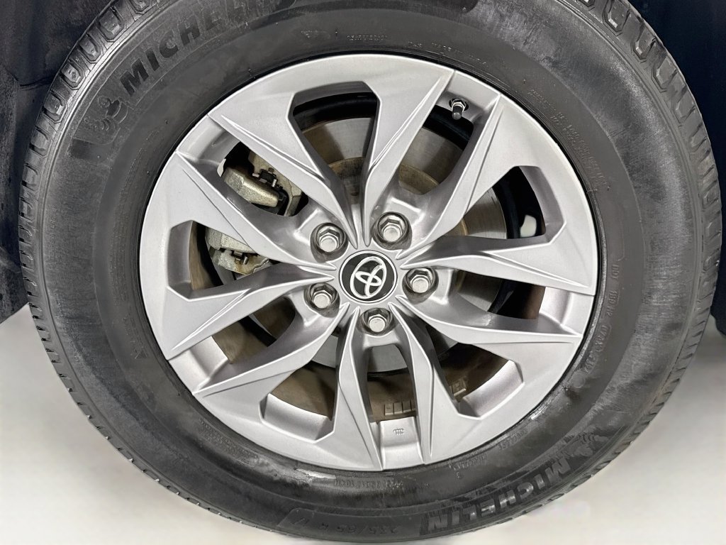 Used 2021 Toyota Sienna XLE FWD image 32