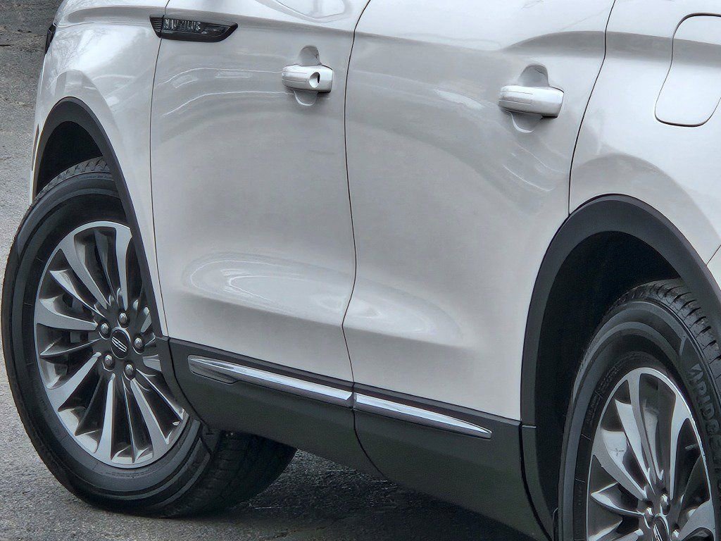 Used 2019 Lincoln Nautilus Select image 16