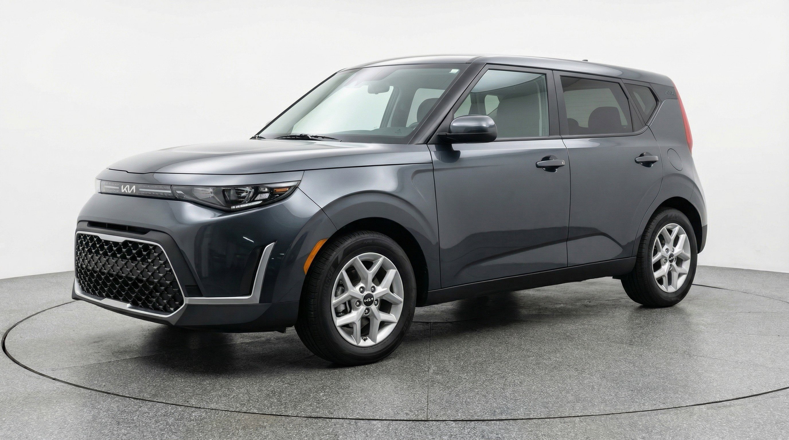 Used 2025 Kia Soul LX w/ LX Technology Package image 3