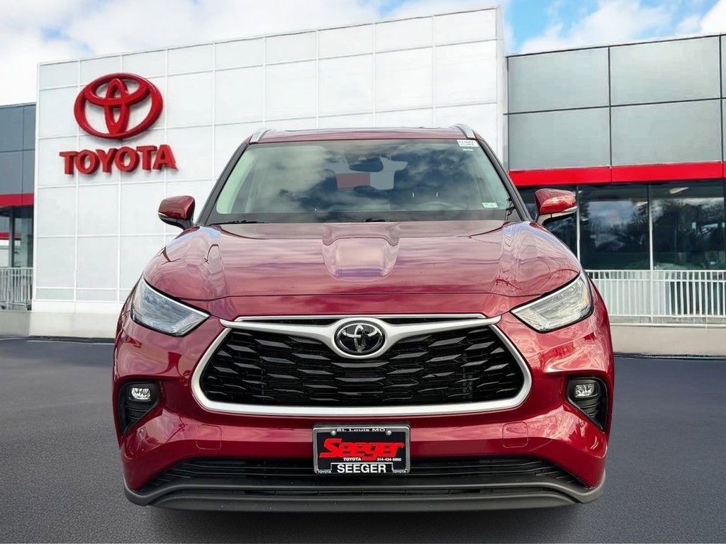 Used 2024 Toyota Highlander XLE image 7