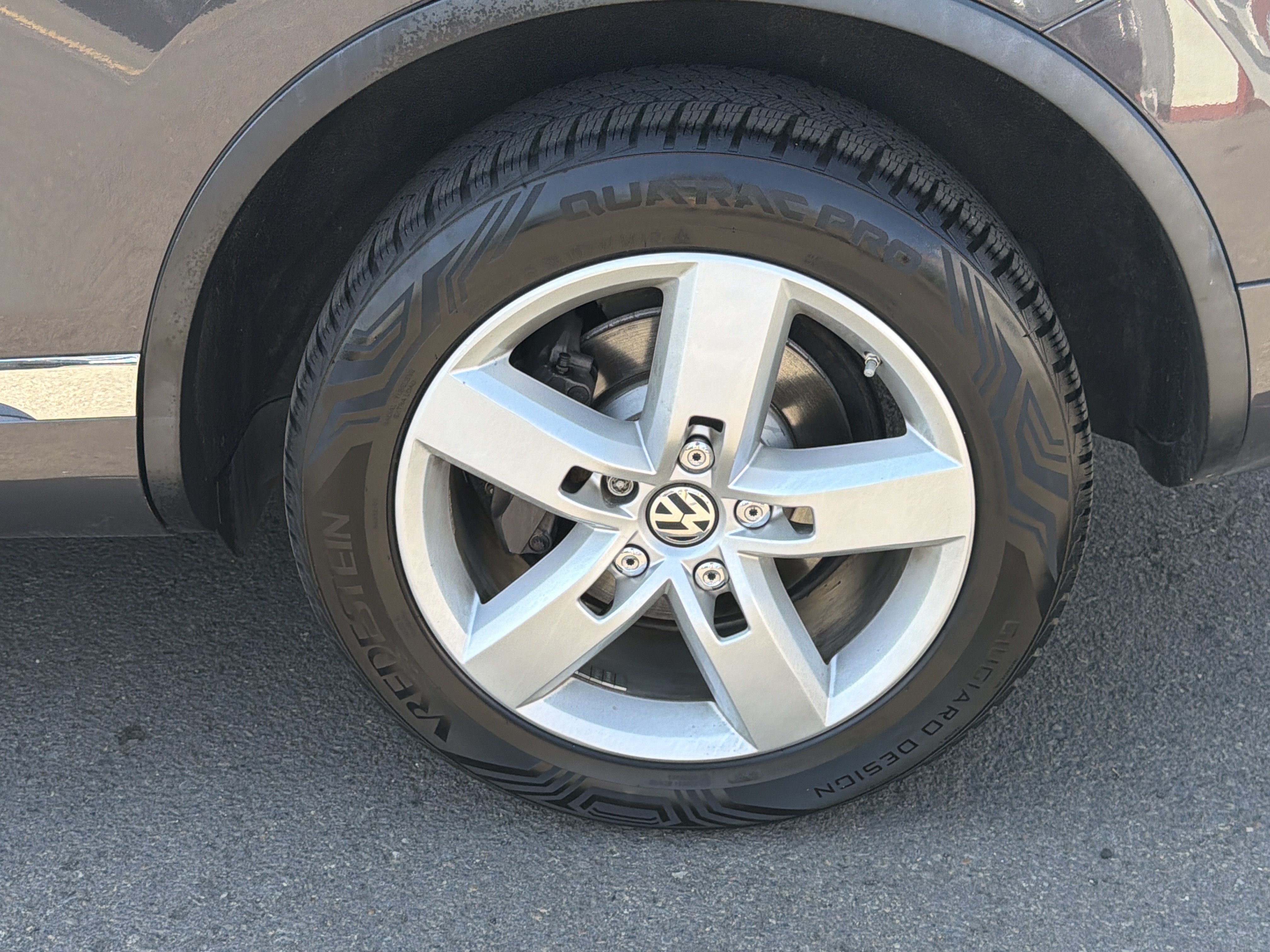 Used 2012 Volkswagen Touareg TDI AWD/4WD image 26