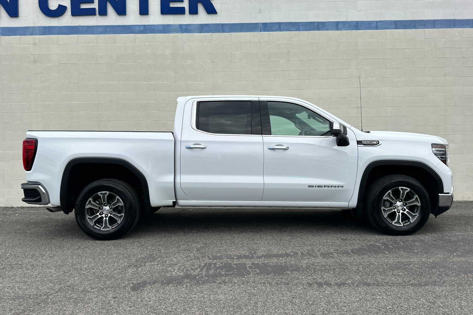 Certified 2024 GMC Sierra 1500 SLT RWD image 3