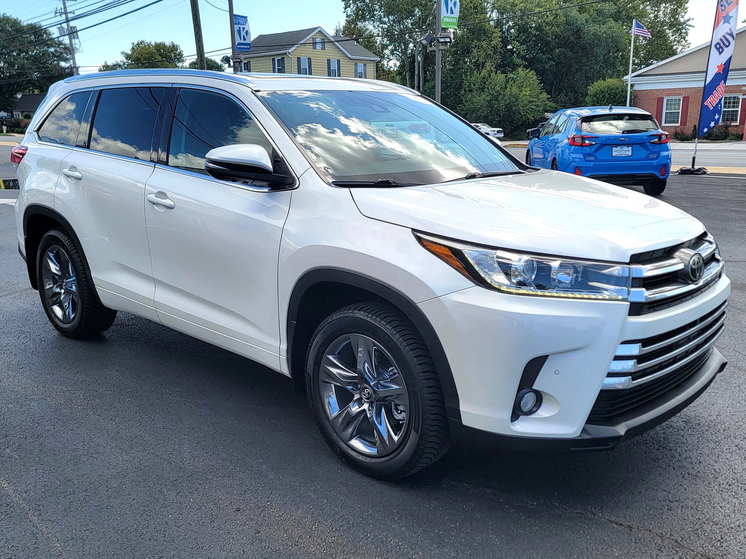 Used 2017 Toyota Highlander AWD V6 image 3