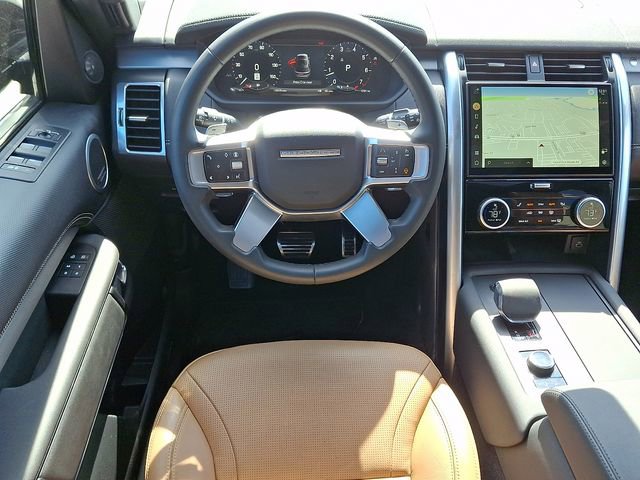 Used 2024 Land Rover Discovery Dynamic SE image 11