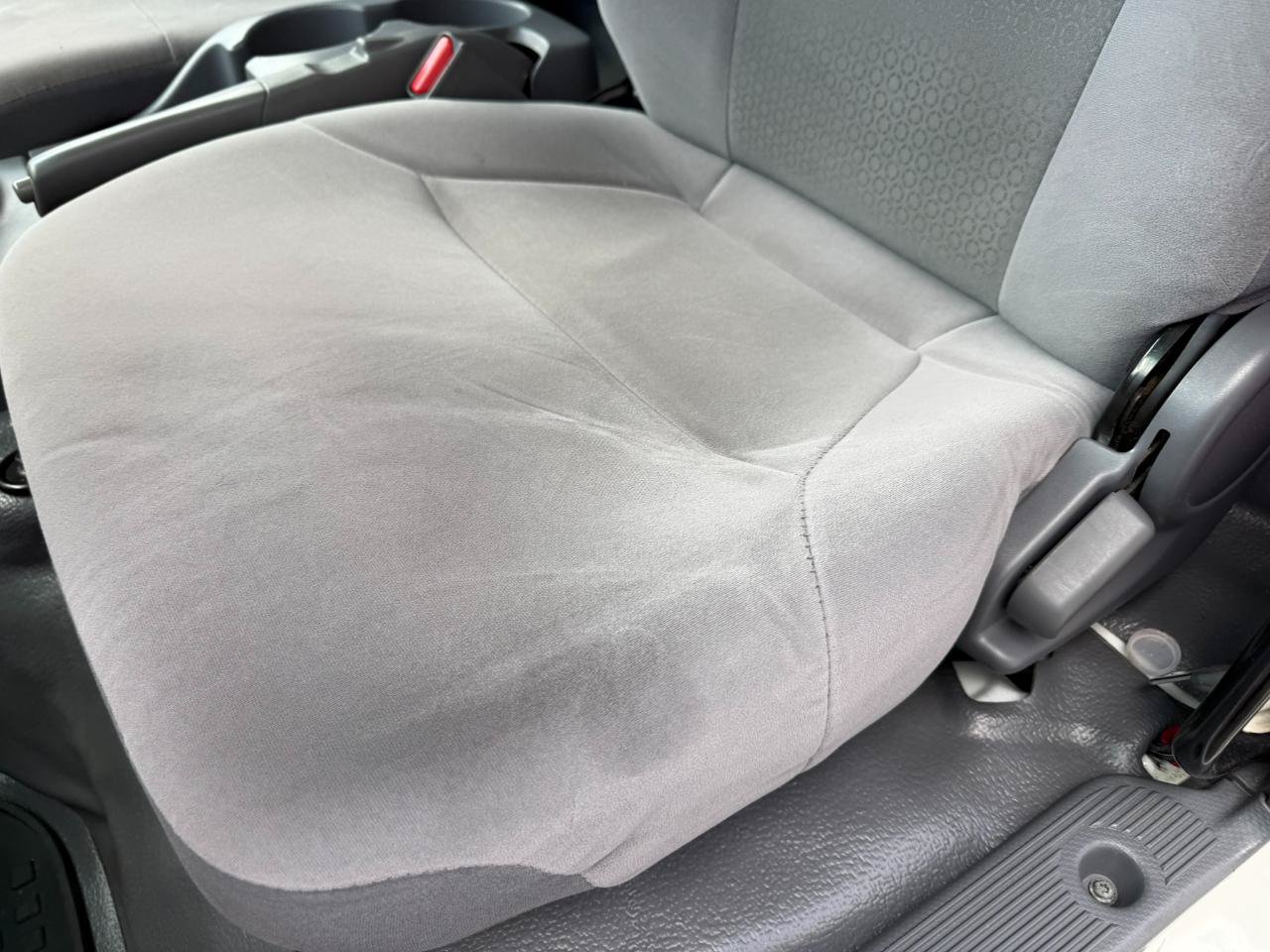 Used 2019 Isuzu NPR RWD image 25