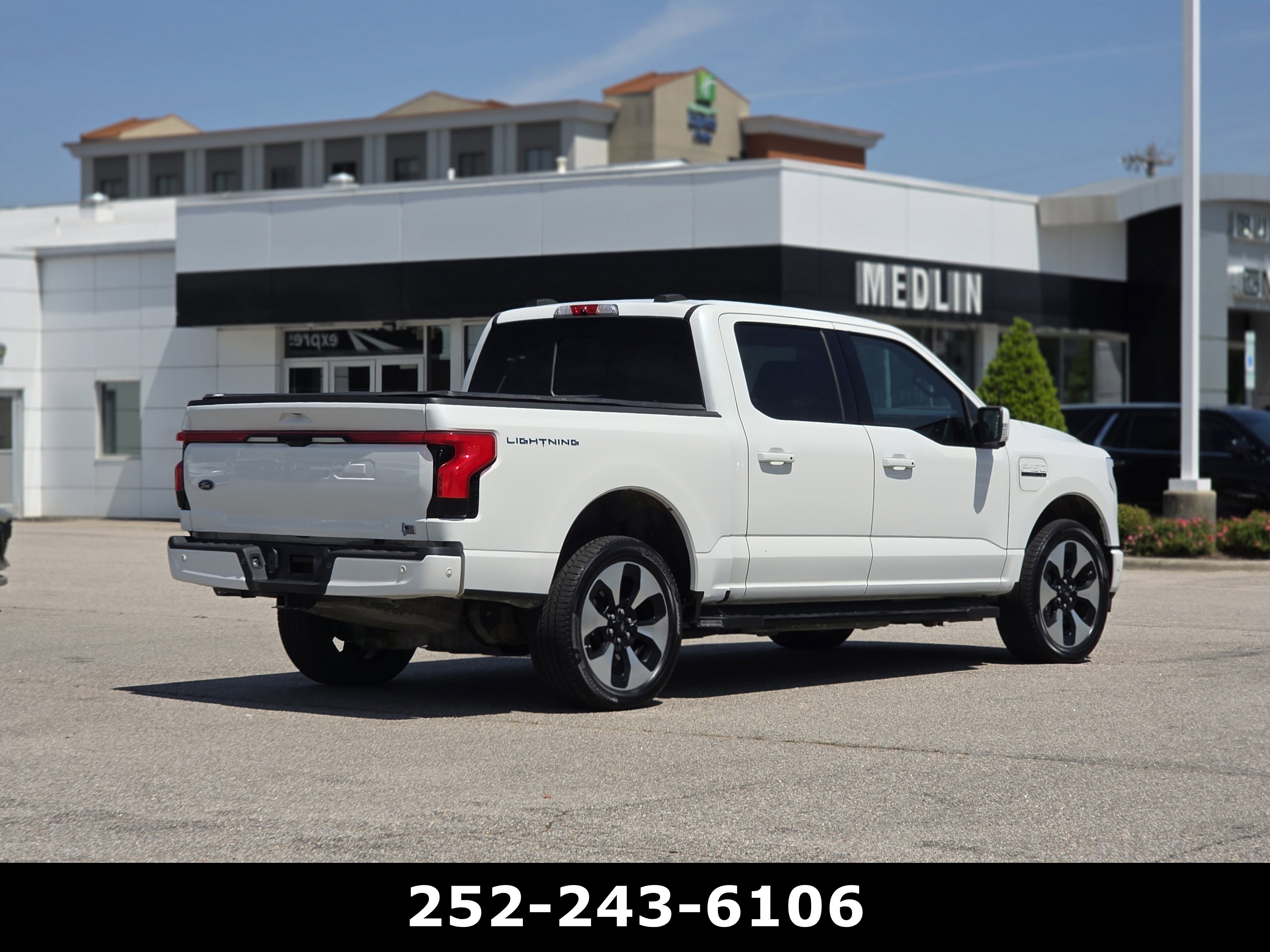 Used 2022 Ford F150 Lightning Platinum AWD/4WD image 7