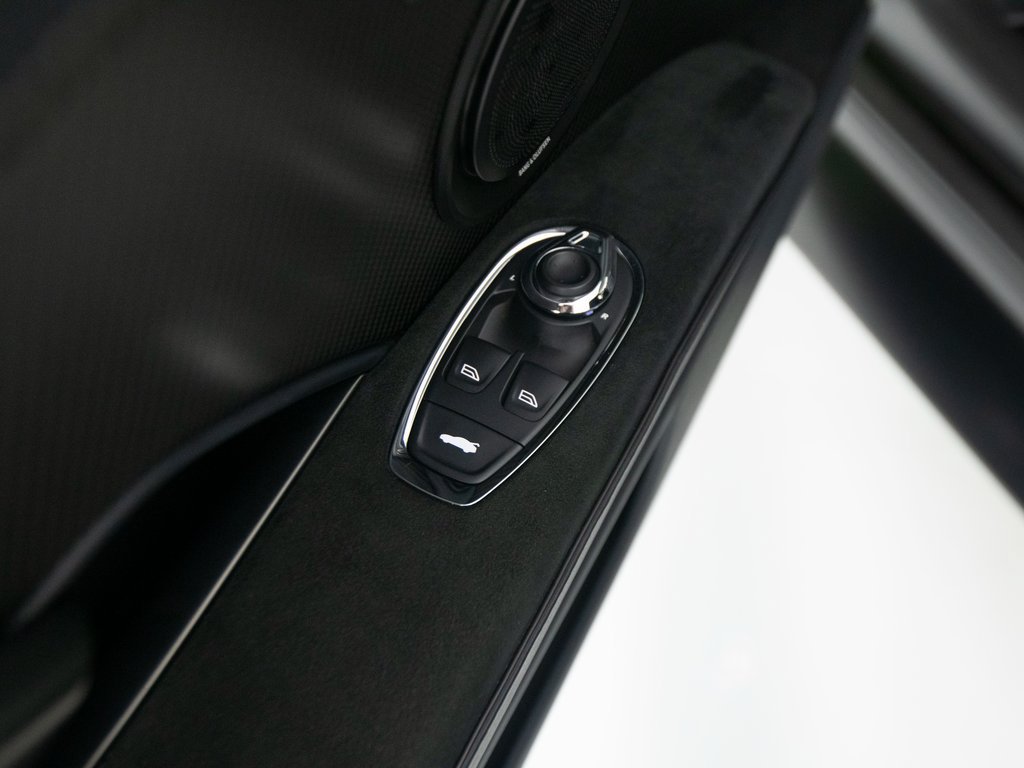 Used 2022 Aston Martin DBS Superleggera RWD image 13