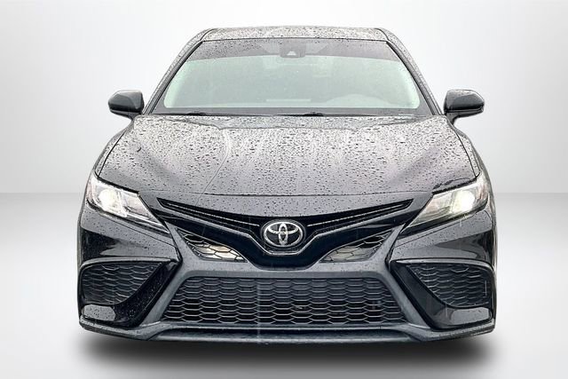 Used 2021 Toyota Camry SE FWD image 3