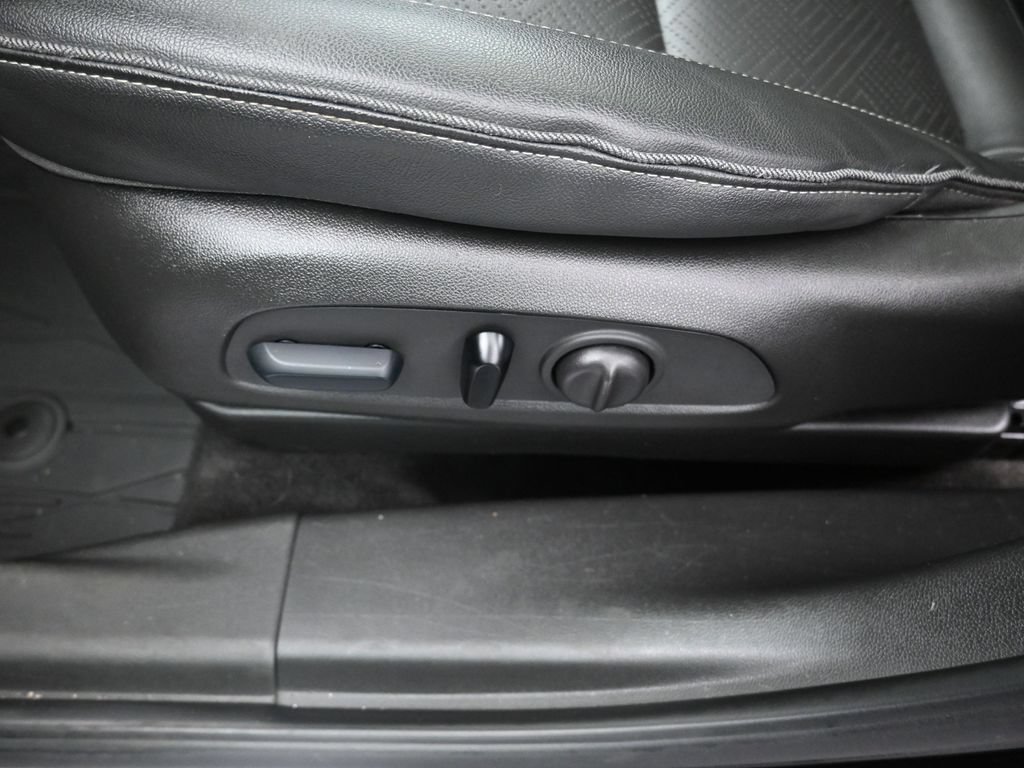 Used 2023 Buick Encore GX Essence w/ Experience Buick Package AWD/4WD image 22