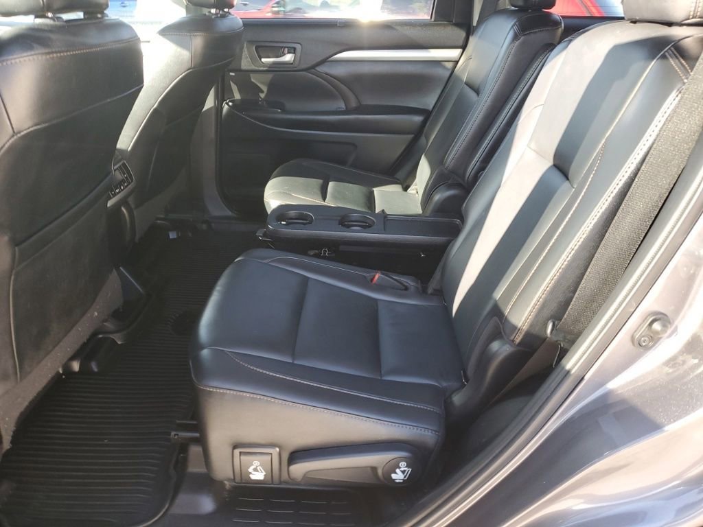 Used 2019 Toyota Highlander XLE image 26