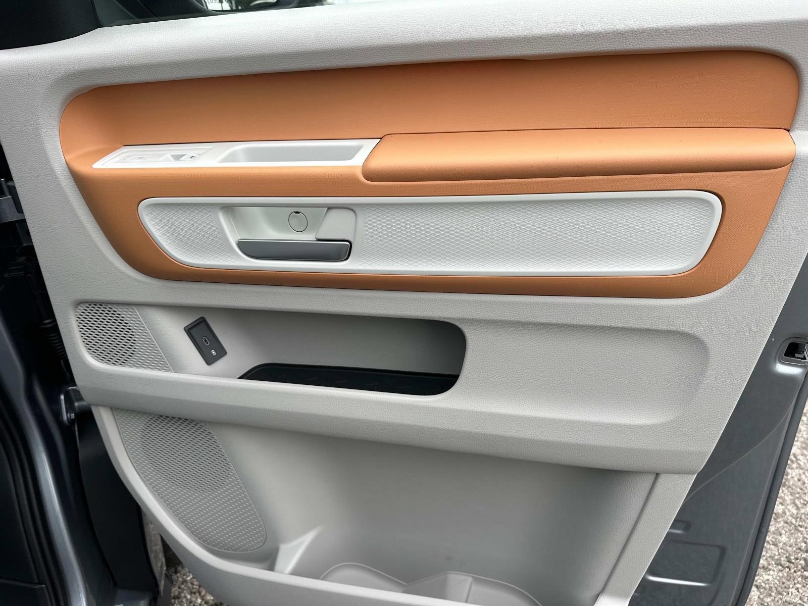 New 2025 Volkswagen ID. Buzz 1st Edition image 3