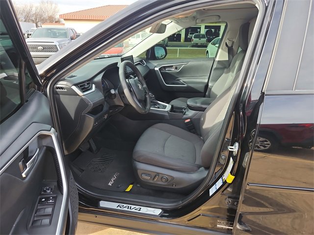 Used 2021 Toyota RAV4 XLE image 17