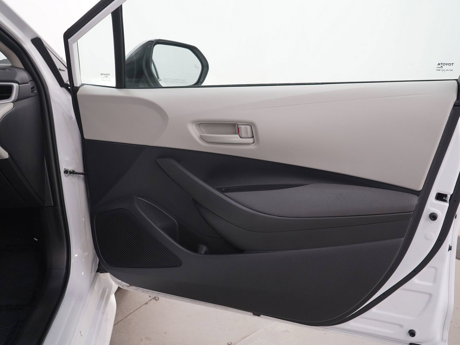 Used 2026 Toyota Corolla LE w/ LE Premium Package FWD image 9