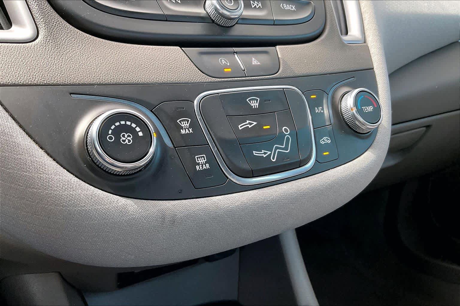 Used 2021 Chevrolet Malibu LS FWD image 32