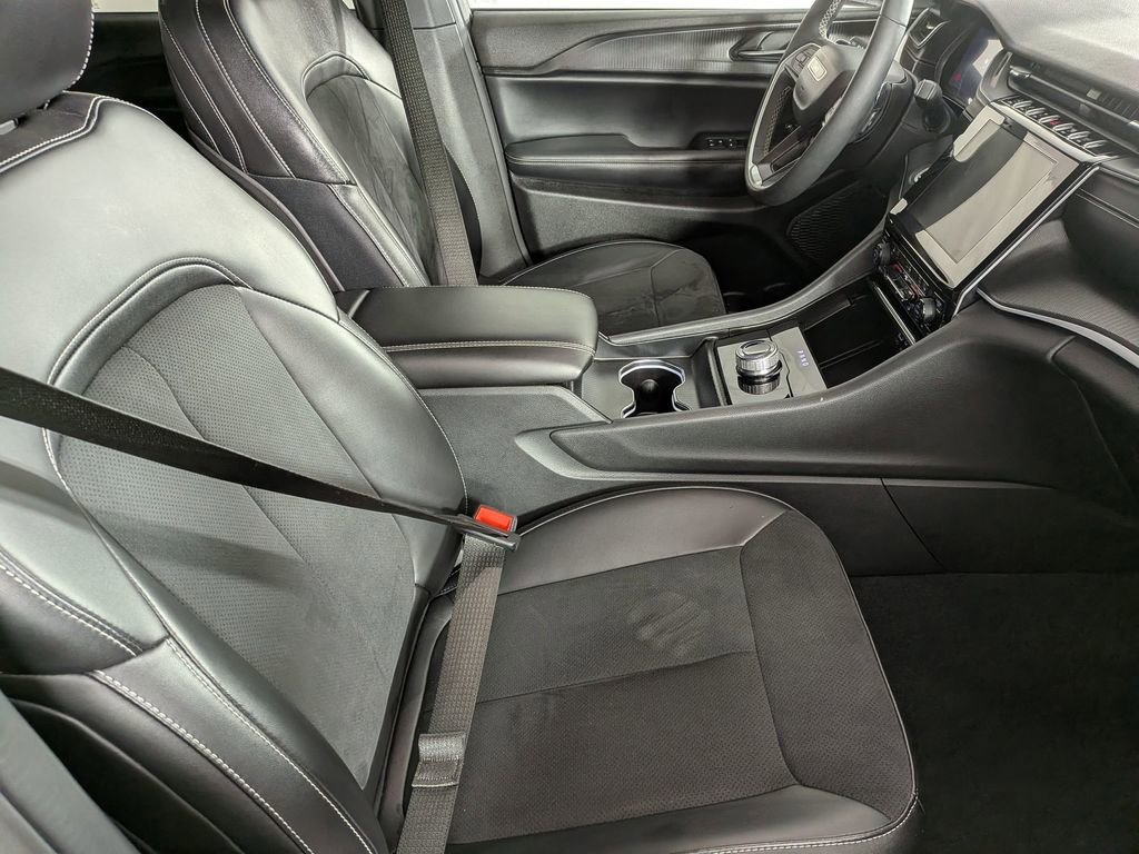 Certified 2024 Jeep Grand Cherokee Altitude image 28