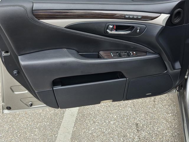 Used 2016 Lexus LS 460 w/ Comfort Package image 31