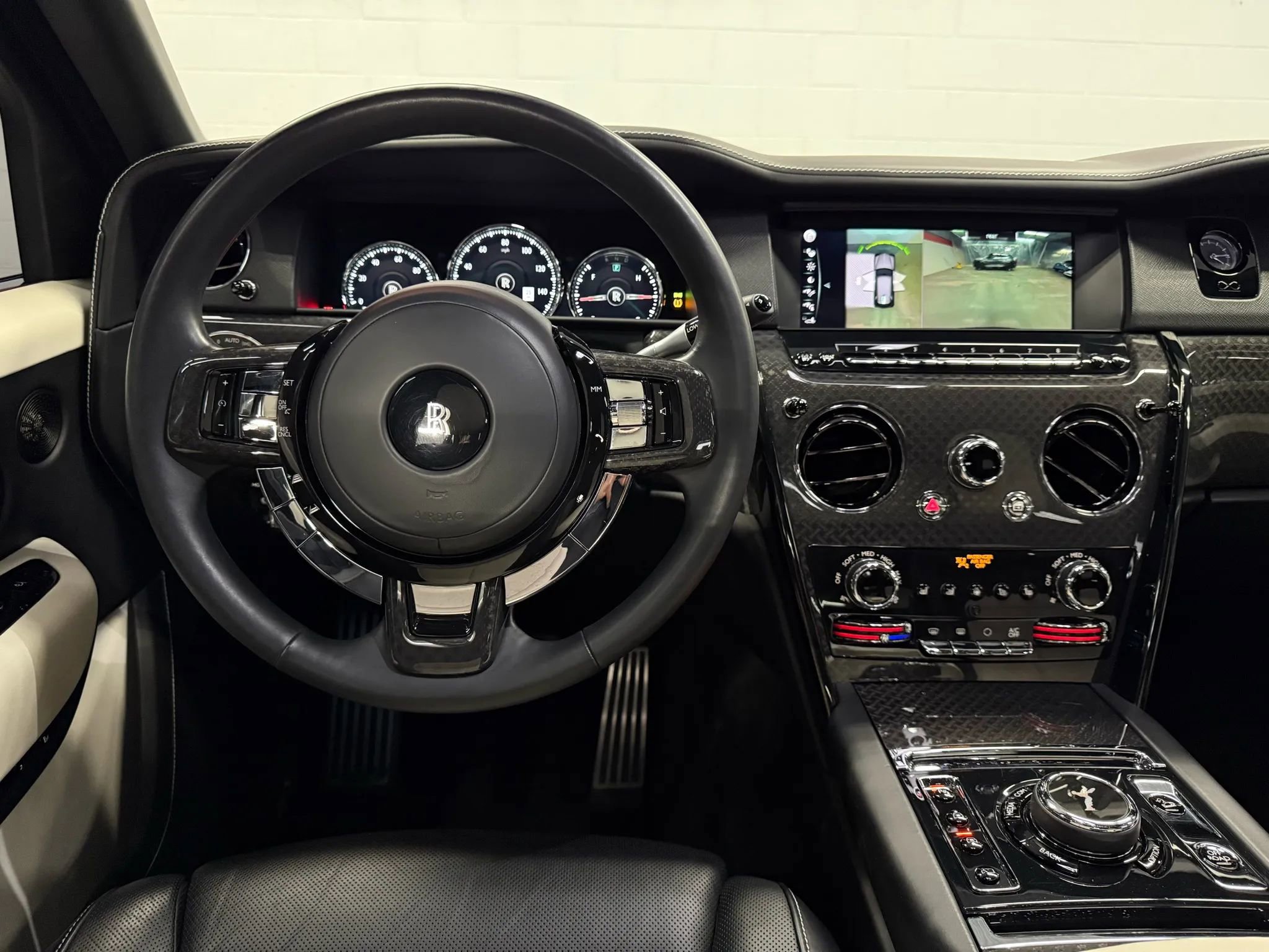 Used 2022 Rolls-Royce Cullinan Black Badge w/ Dark Exterior Package image 40