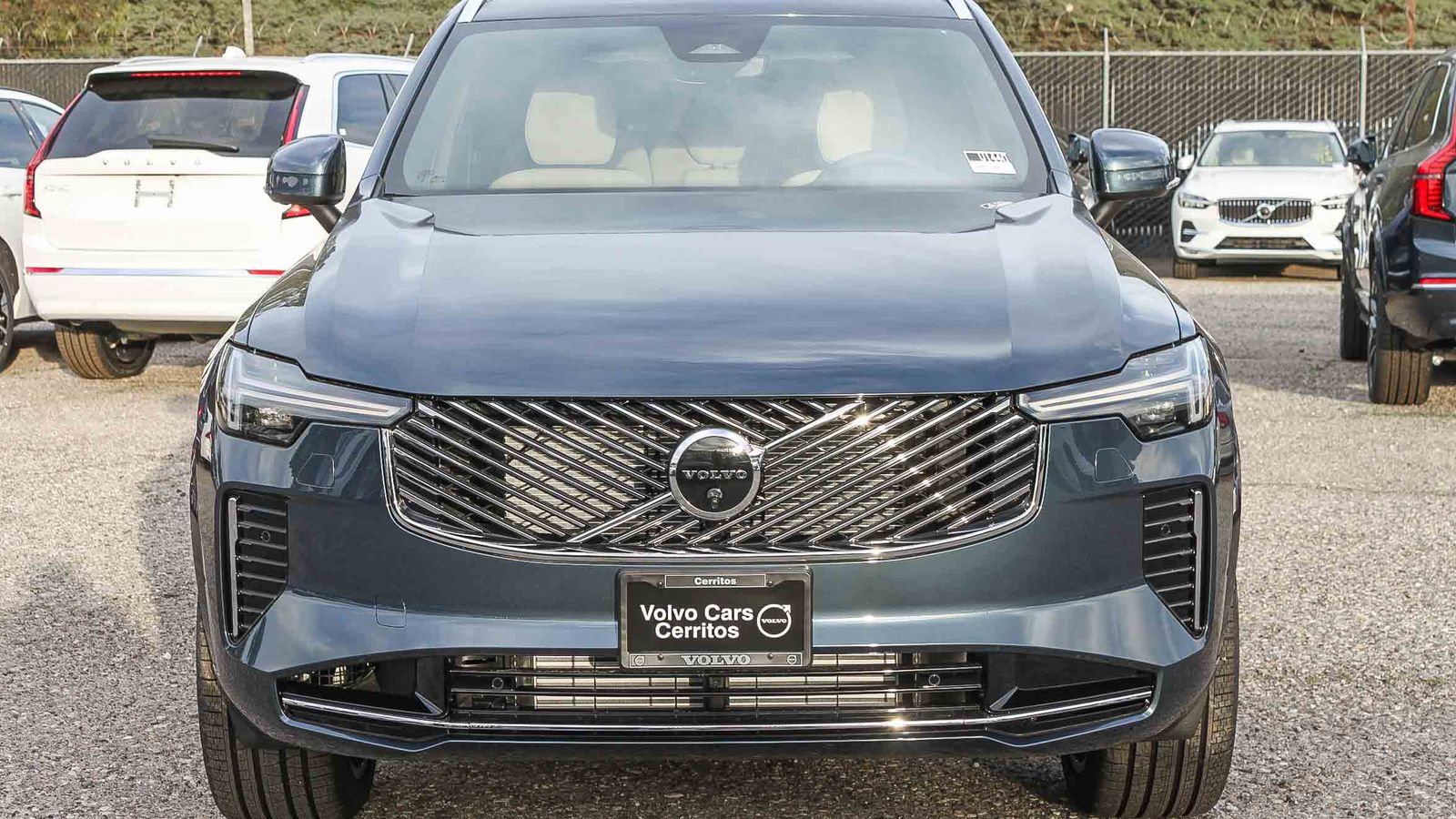 New 2026 Volvo XC90 T8 Plus w/ Protection Package Premier AWD/4WD image 2