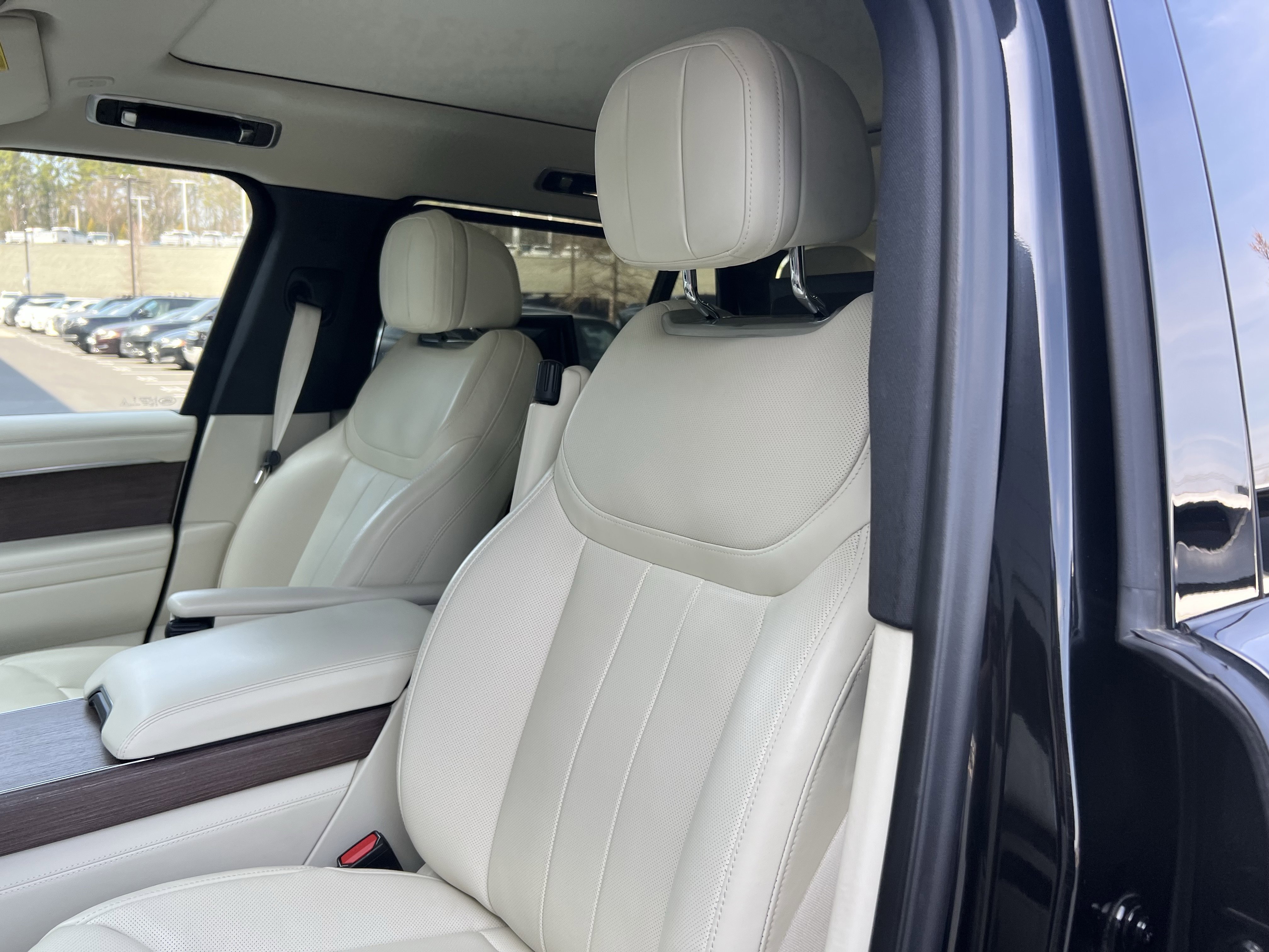 Certified 2025 Land Rover Range Rover Long Wheelbase SE image 15