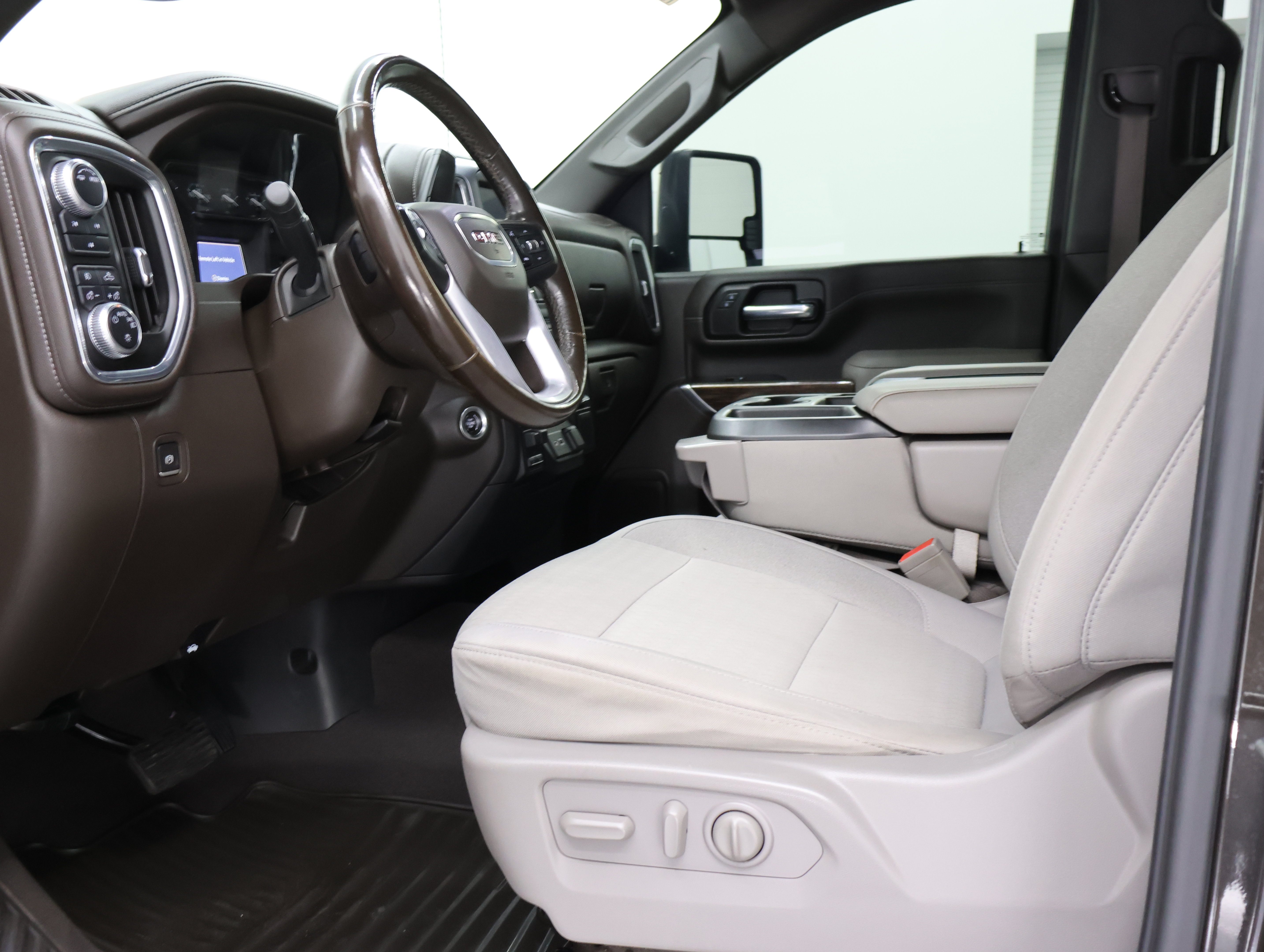 Used 2021 GMC Sierra 3500 SLE w/ SLE Convenience Package AWD/4WD image 8
