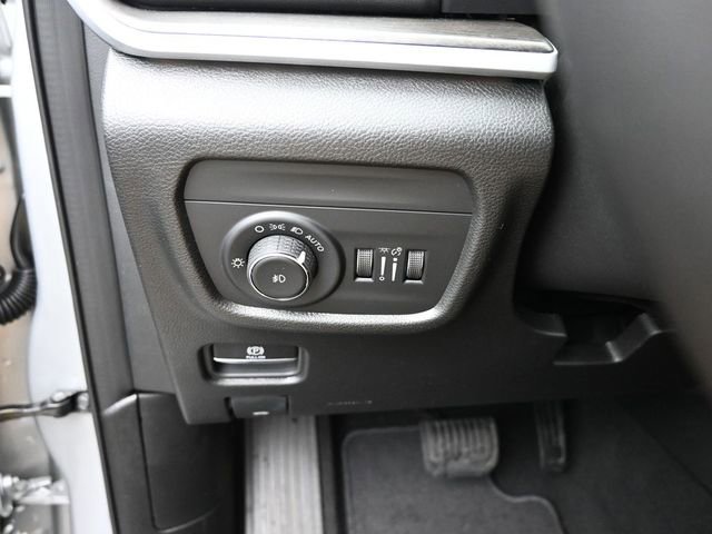 New 2025 Jeep Grand Cherokee L Limited w/ Black Appearance Package image 35