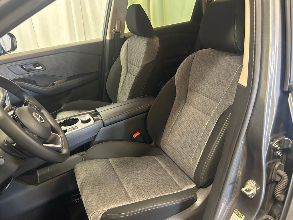 Used 2023 Nissan Rogue SV image 8