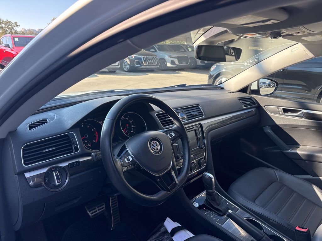 Used 2017 Volkswagen Passat 3.6 SEL Premium image 12