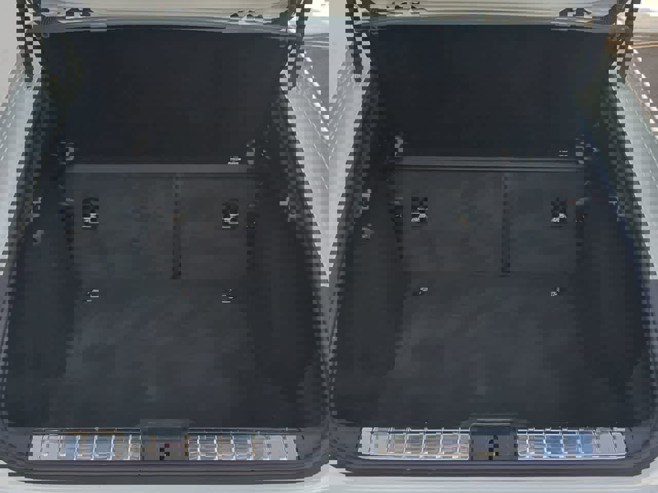 Used 2025 Porsche Panamera image 37