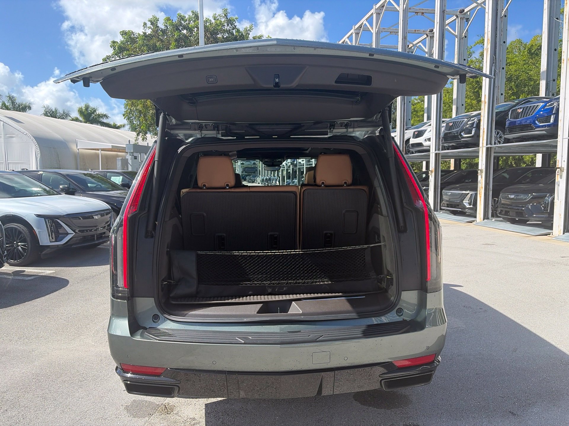 Used 2023 Cadillac Escalade Sport w/ LPO, ONYX Package AWD/4WD image 5