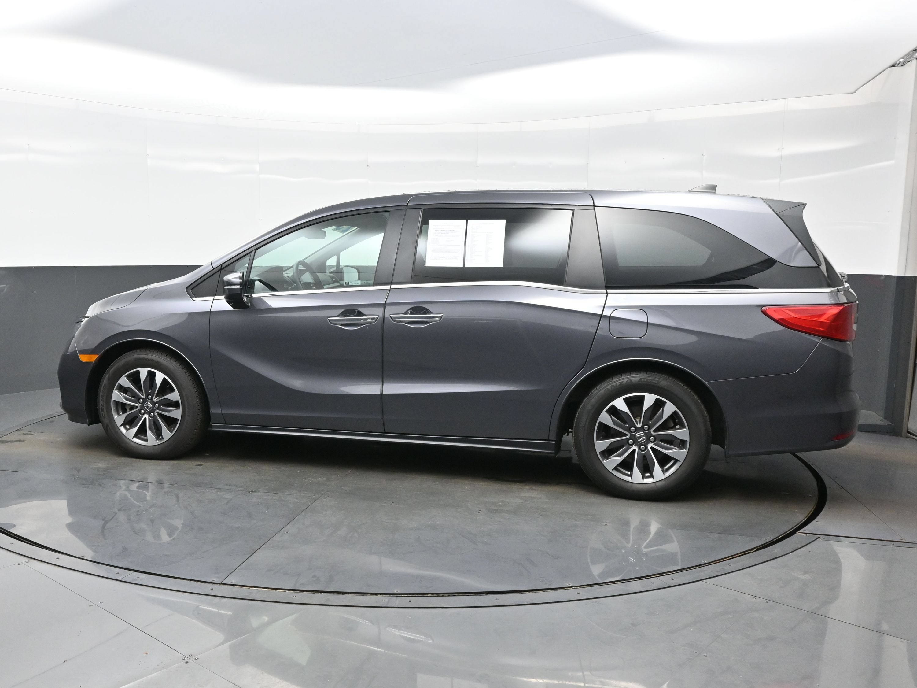 Used 2023 Honda Odyssey EX-L image 4