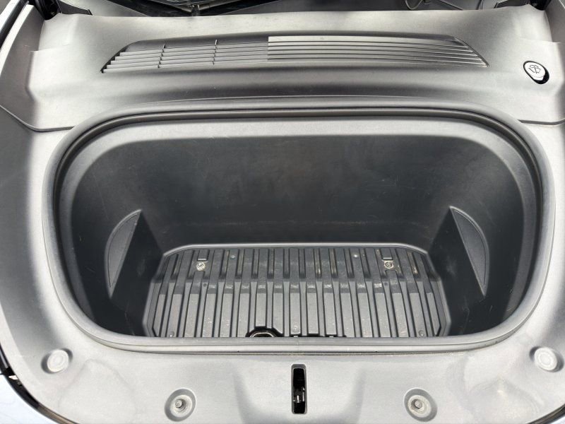 Used 2020 Tesla Model Y Long Range image 20